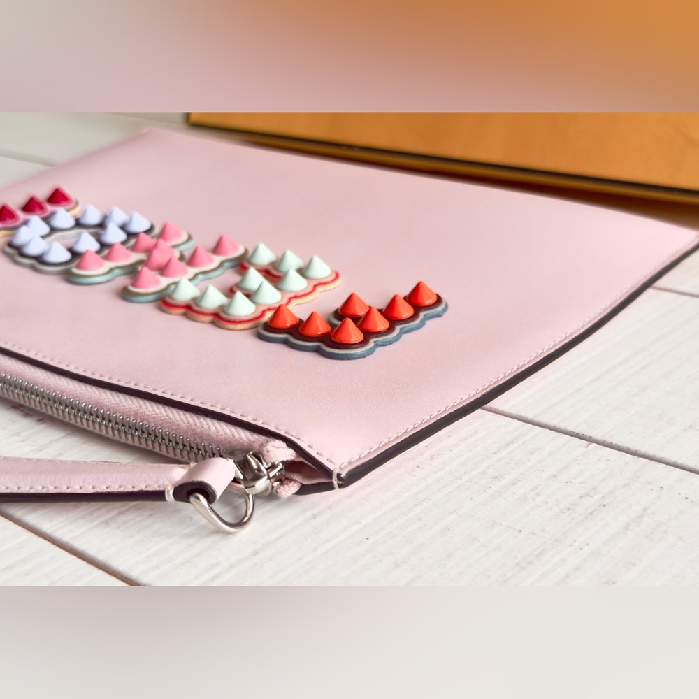New Fendi Pink Clutch w Tags & Box - Picture 6 of 12